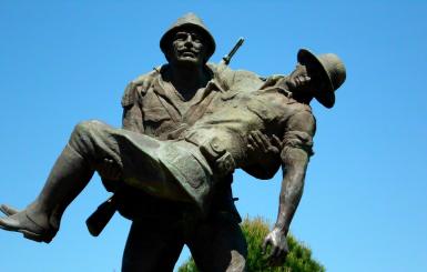 Anzac monument in Turkey with two soldiers