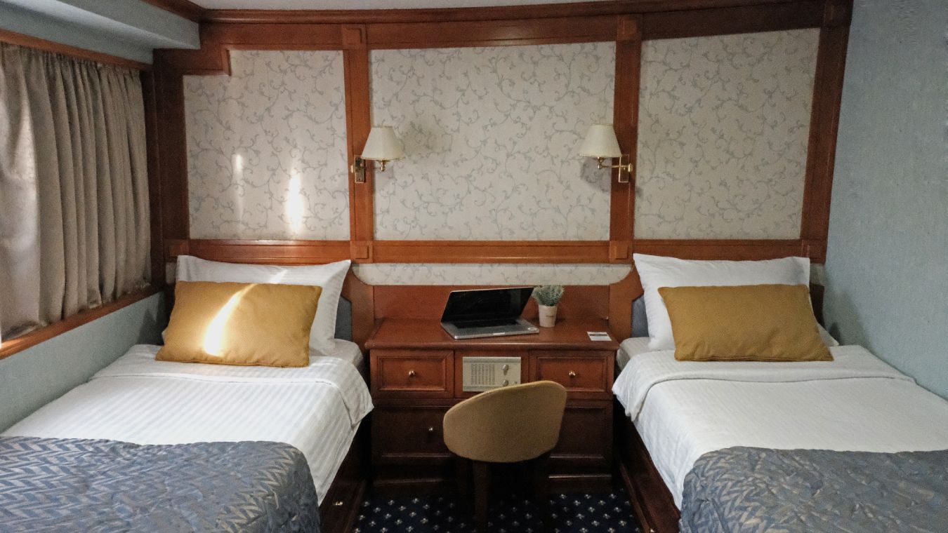 Harmony V - Category A Twin cabin