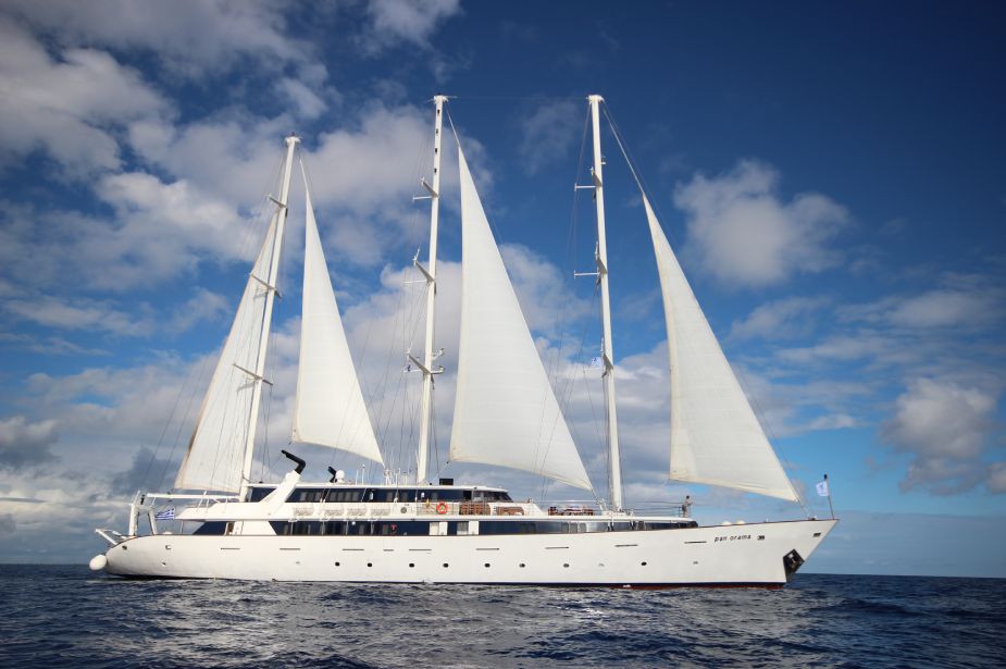 Panorama II sailing in the ocean