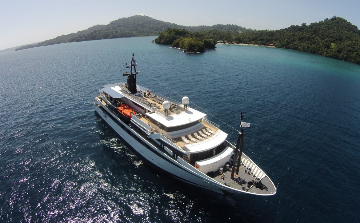 Variety Voyager - Small luxury cruise ship sailing