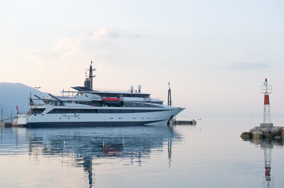 Variety Voyager - Small luxury cruise ship at sea