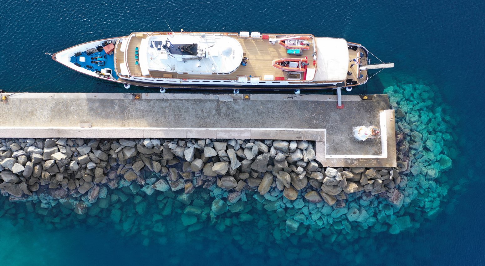 Photo of Callisto boat from above
